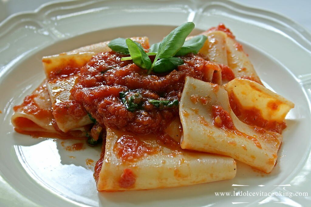 Paccheri with tomato sauce