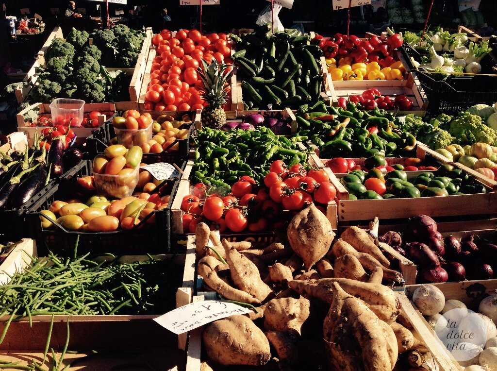 Italian street market, 13