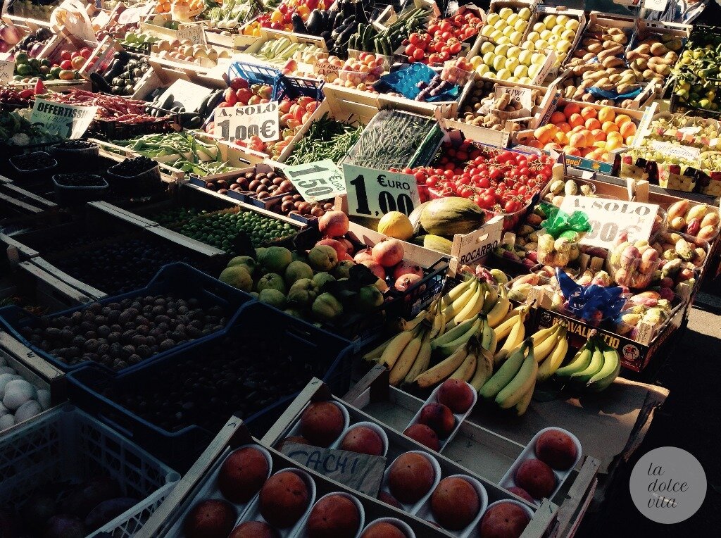 Italian street market, 15