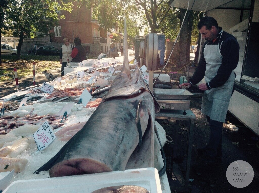 Italian street market, 7