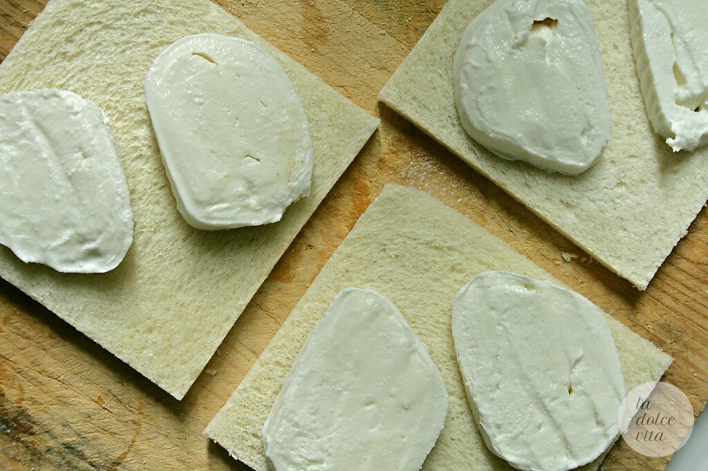 Mozzarella with sliced bread