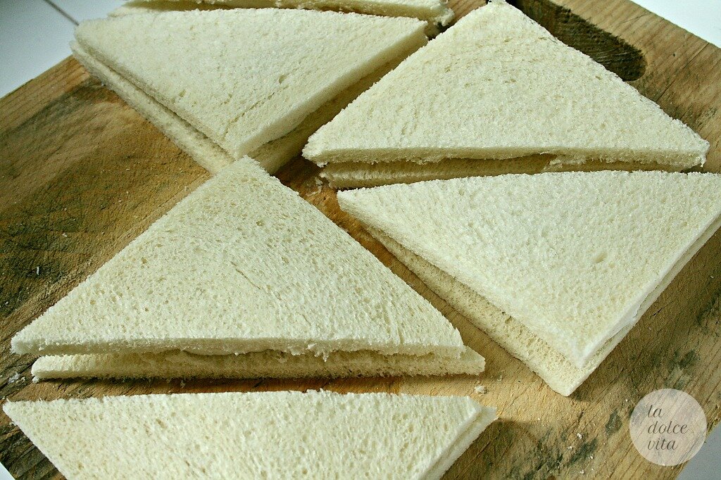 Slices of bread with Mozzarella